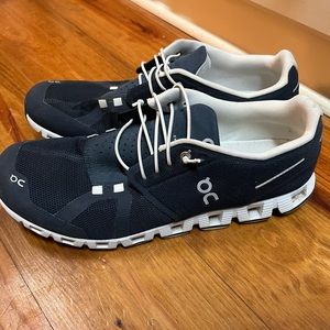 On Cloud running shoes, size 11.5 in excellent used condition.